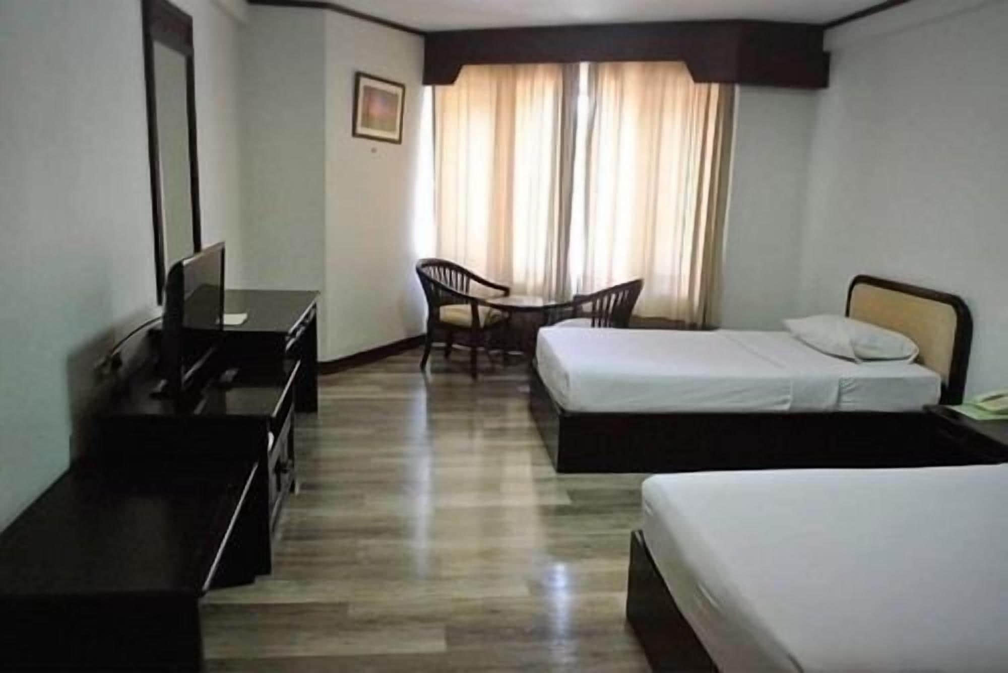 Royal Diamond Hotel Phetchaburi Exterior foto