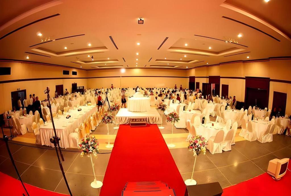 Royal Diamond Hotel Phetchaburi Exterior foto
