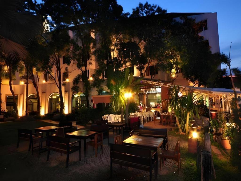 Royal Diamond Hotel Phetchaburi Exterior foto